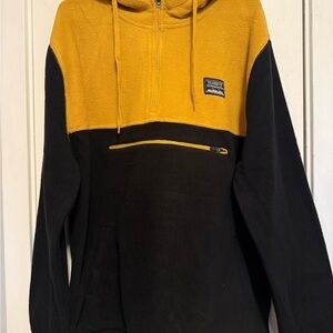 Mens NWT Massive Outdoor  Supply Yellow and Black Zip-Up Sweater